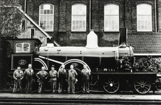 806974 Afbeelding van de stoomlocomotief nr. 107 van de N.R.S., gerestaureerd ten behoeve van het spoorwegmuseum door ...